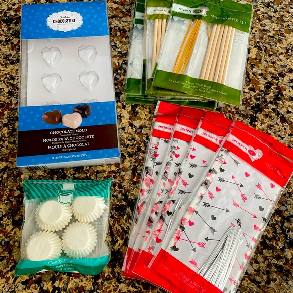 Other - Valentine Treat Bags and Heart Mold New